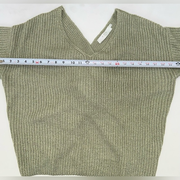 ASTR The Label Sweater Olive Green Twist Back Size XL - Picture 9 of 13